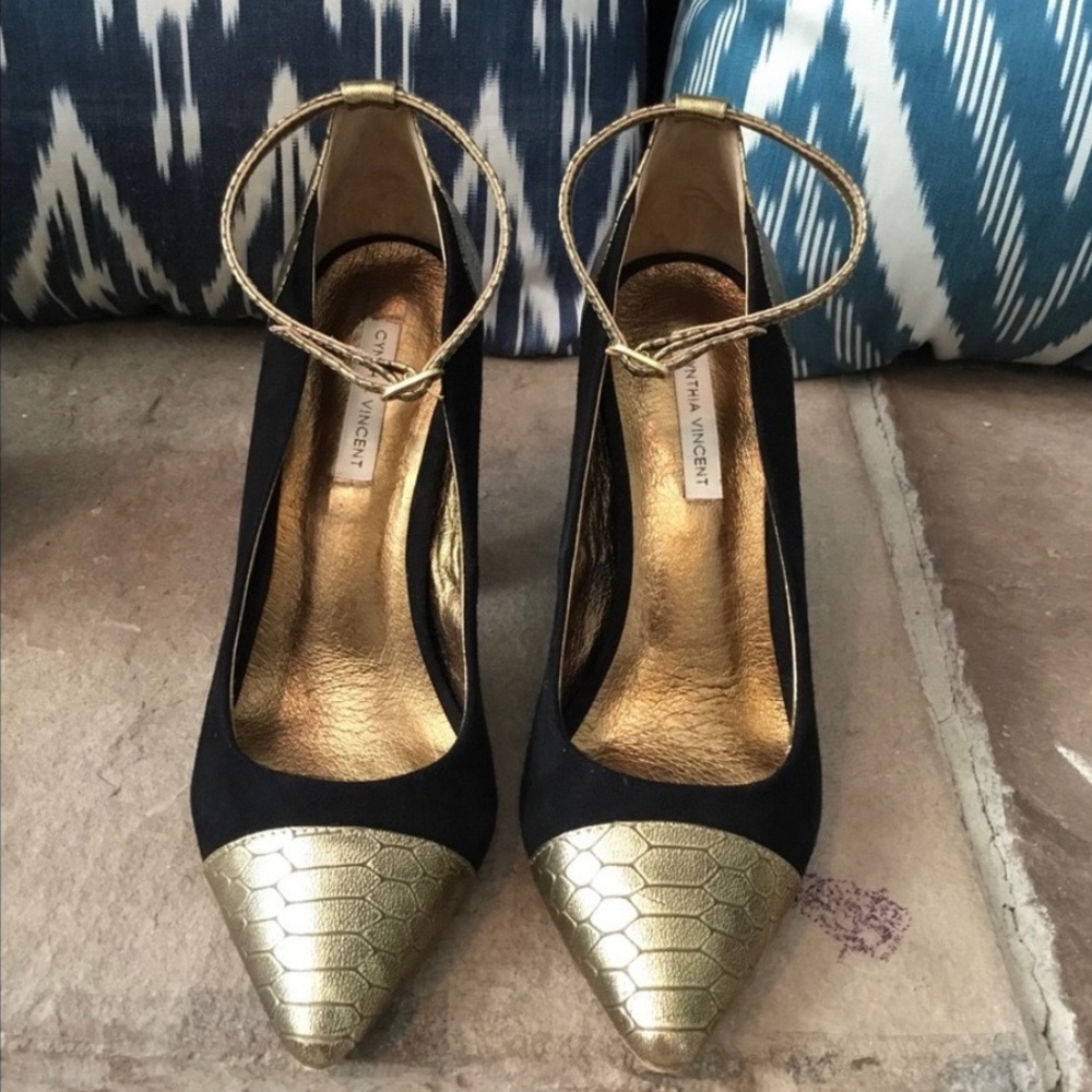 Cynthia Vincent Gold & Black Maryjane Pump Heels